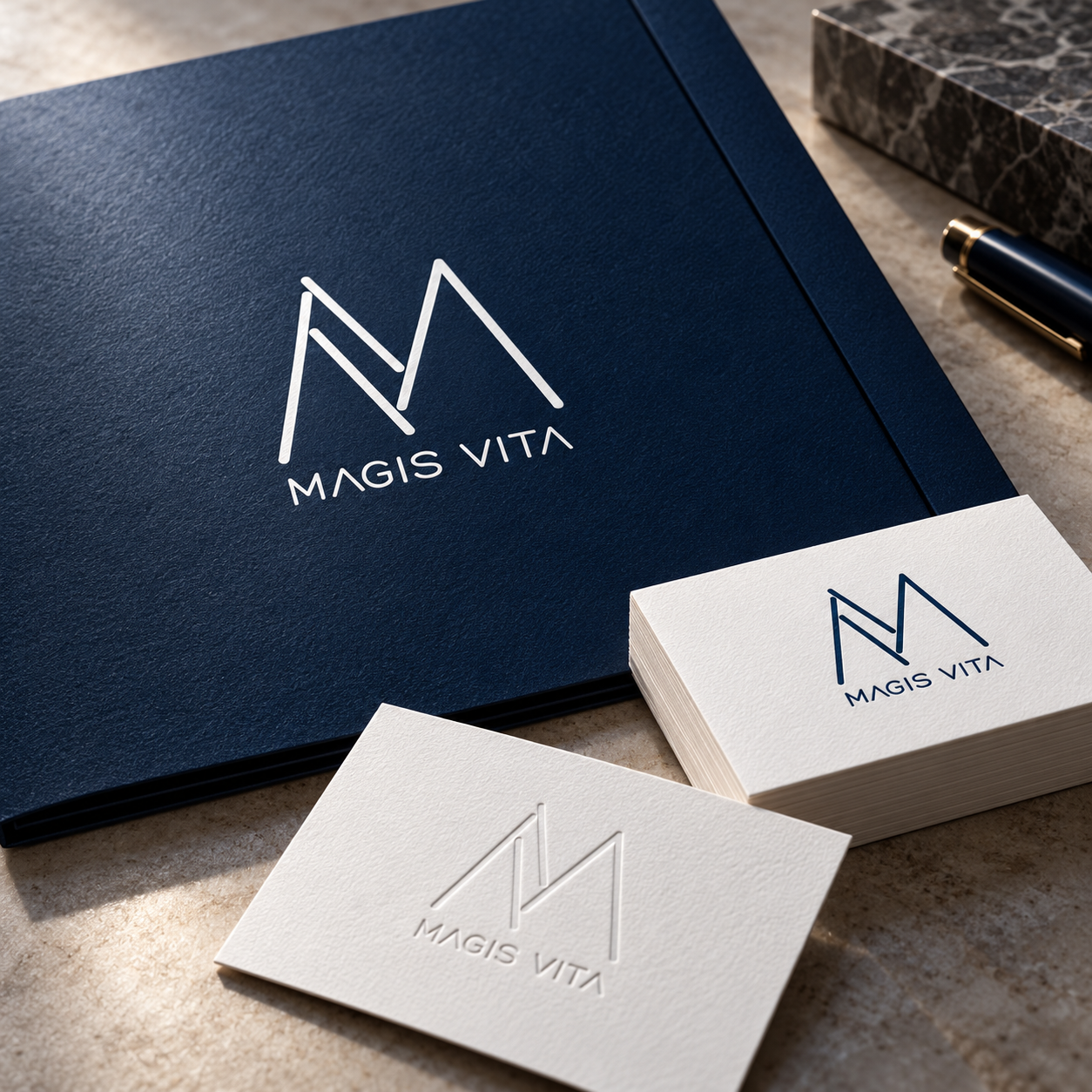 Mockup de aplicación del logo de Magis Vita diseñado por Yapo Creativo